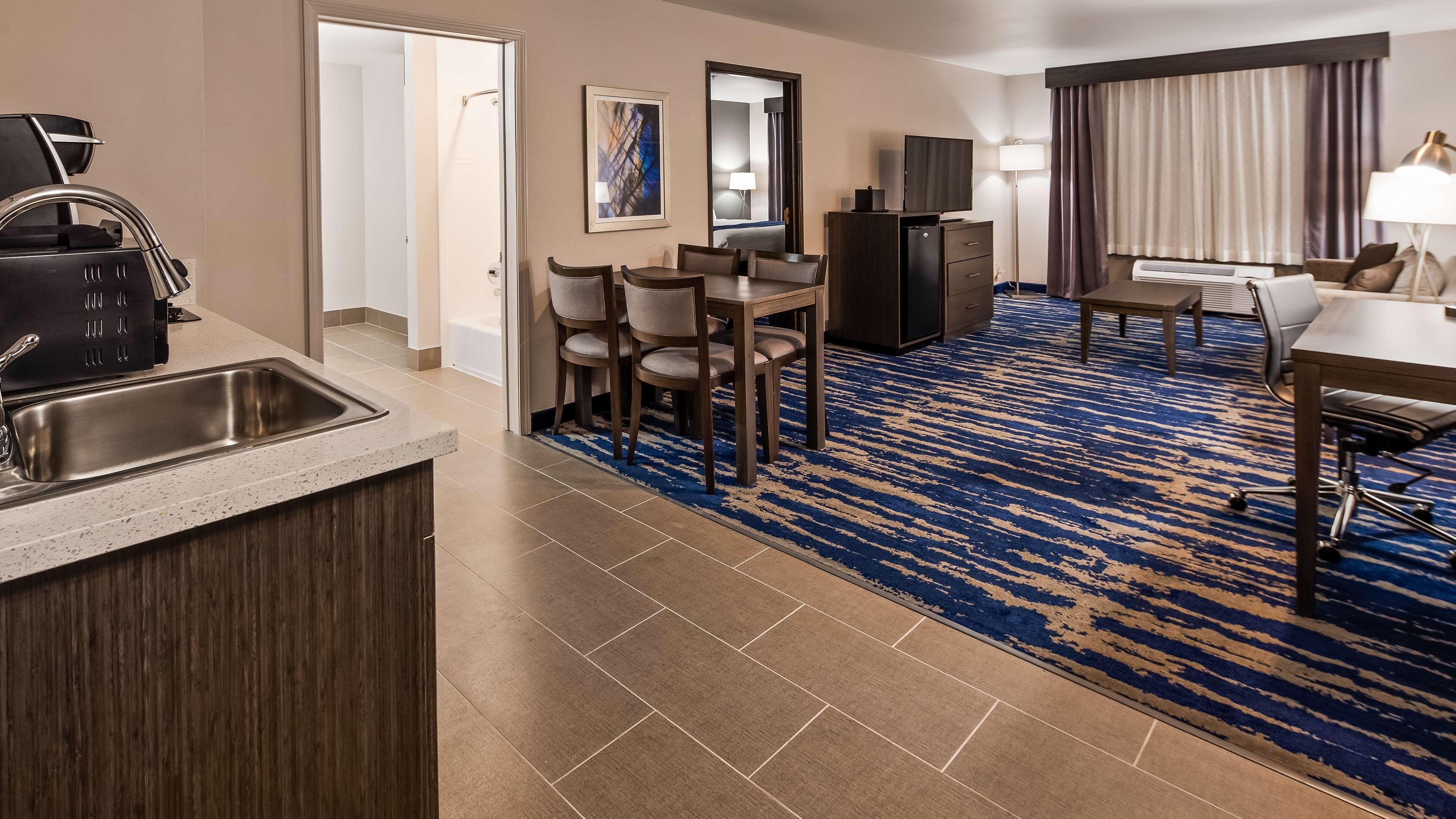 Best Western Plus Rama Inn & Suites 라그란데 외부 사진