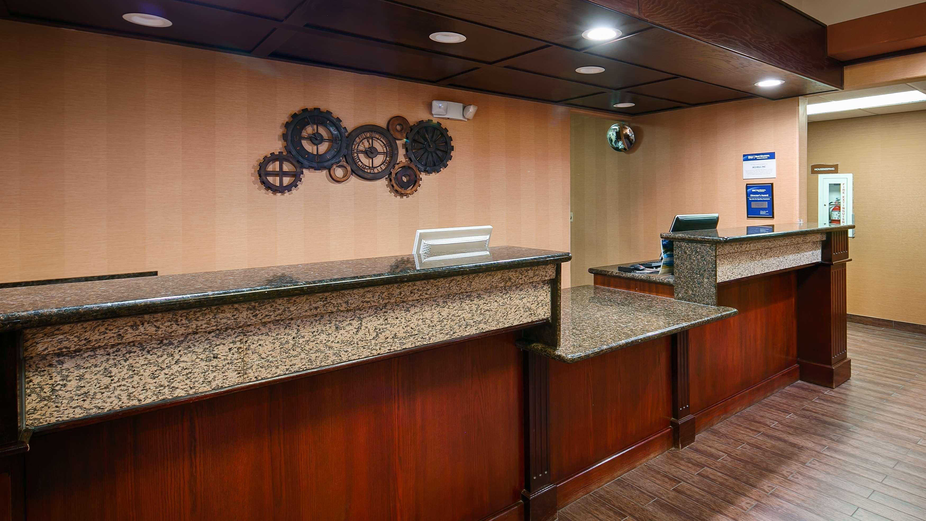 Best Western Plus Rama Inn & Suites 라그란데 외부 사진