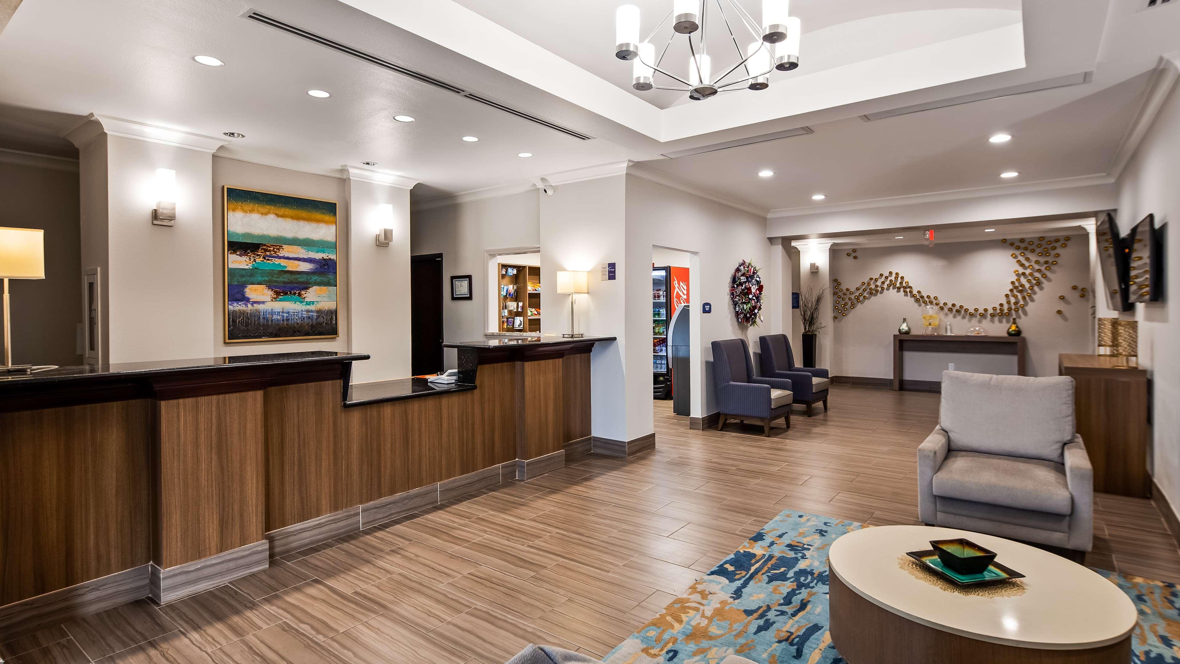 Best Western Plus Rama Inn & Suites 라그란데 외부 사진