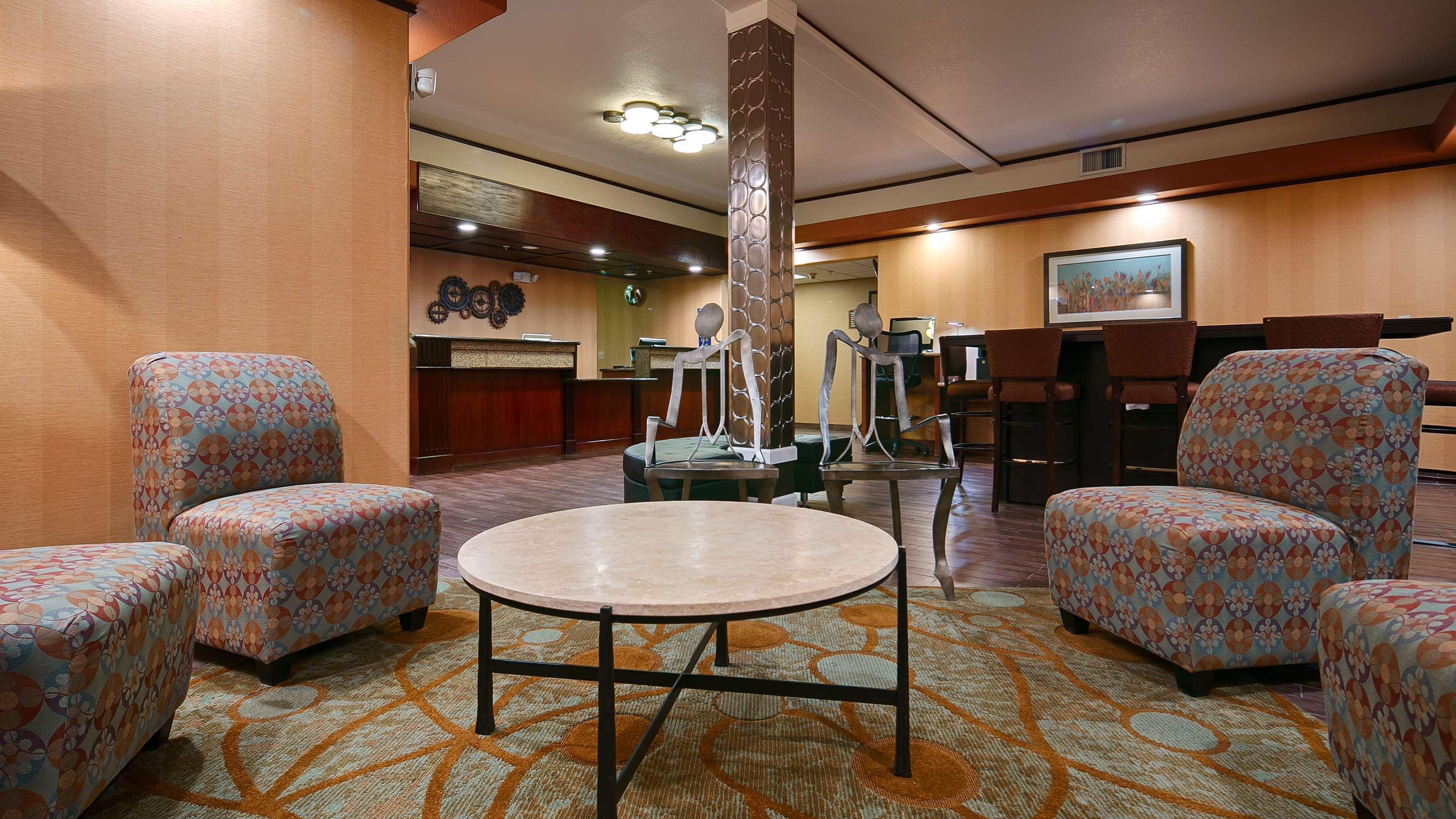 Best Western Plus Rama Inn & Suites 라그란데 외부 사진