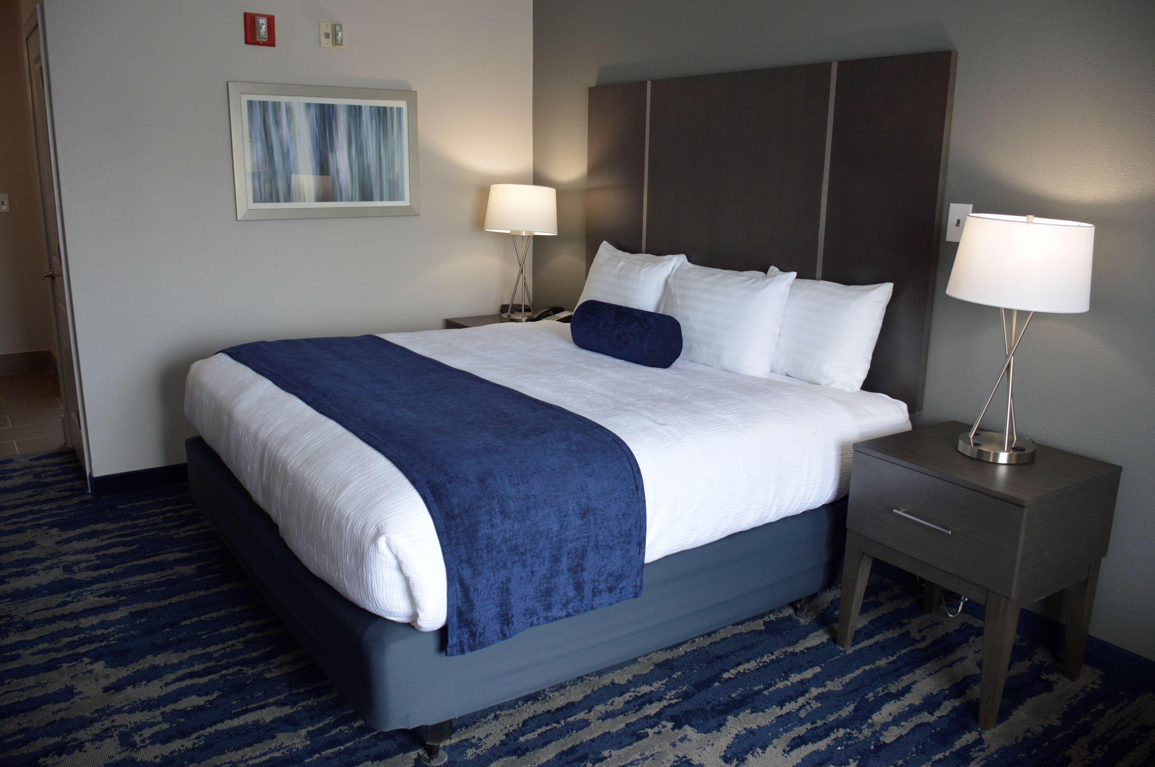 Best Western Plus Rama Inn & Suites 라그란데 외부 사진