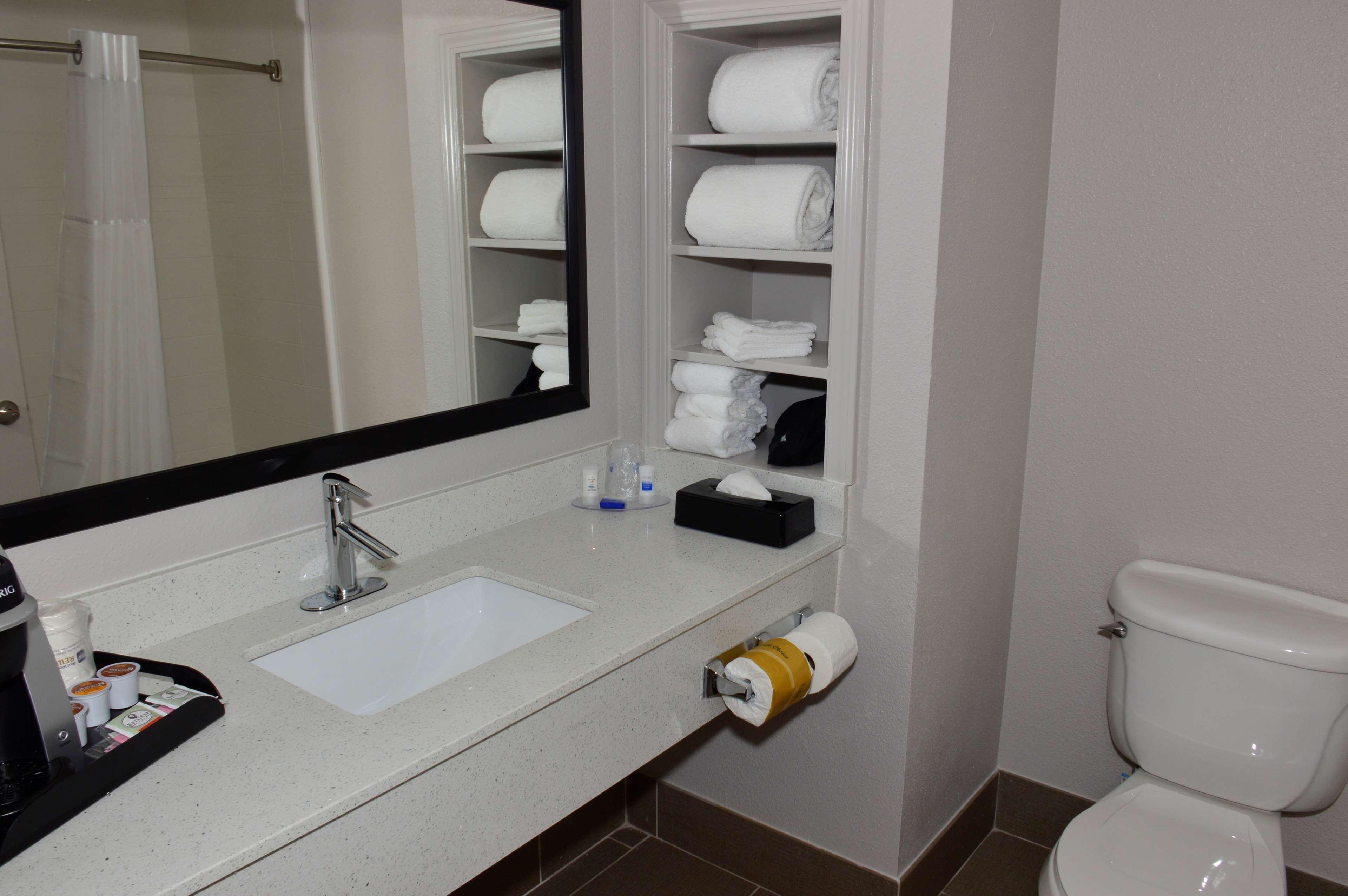 Best Western Plus Rama Inn & Suites 라그란데 외부 사진