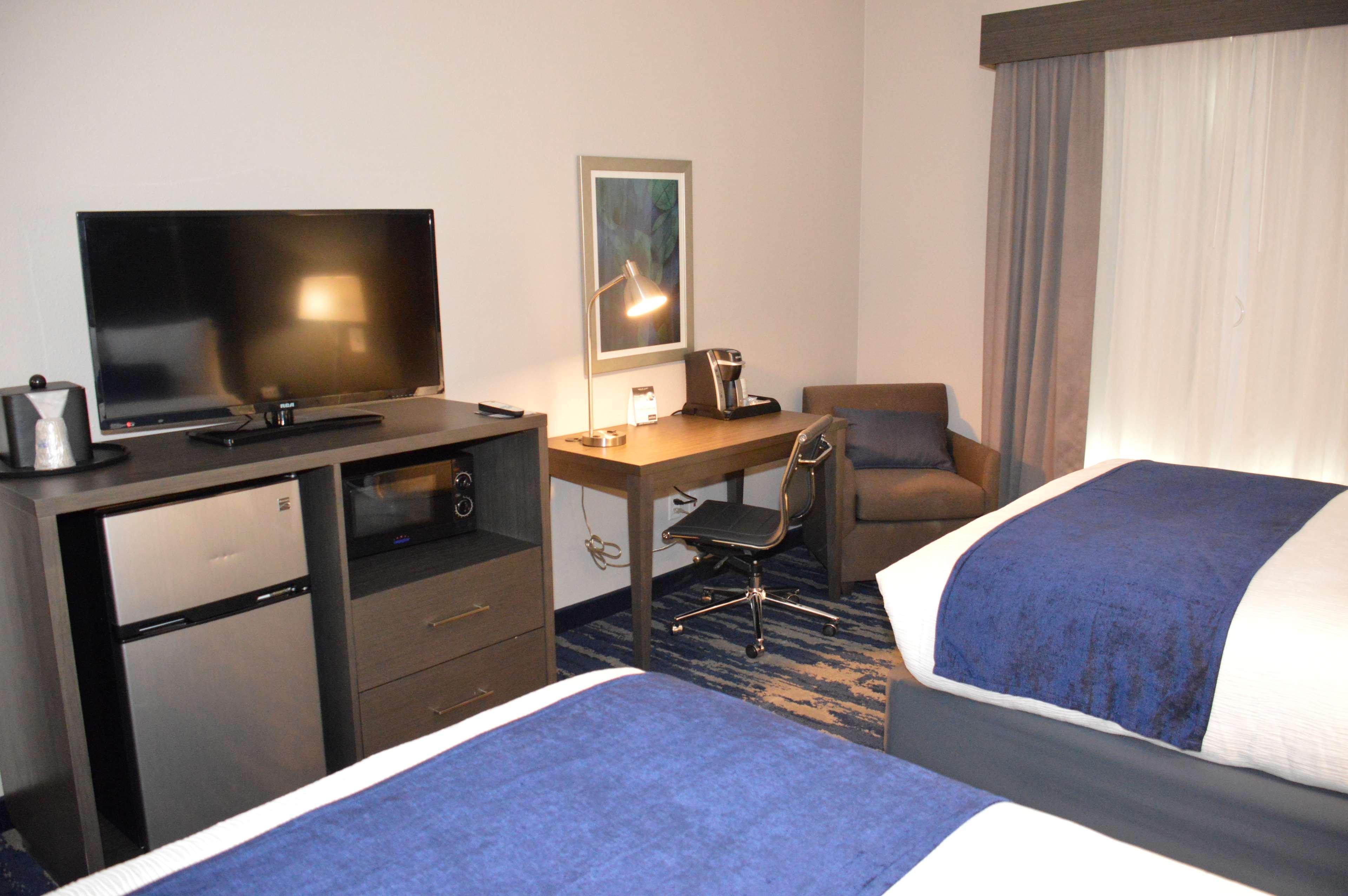 Best Western Plus Rama Inn & Suites 라그란데 외부 사진
