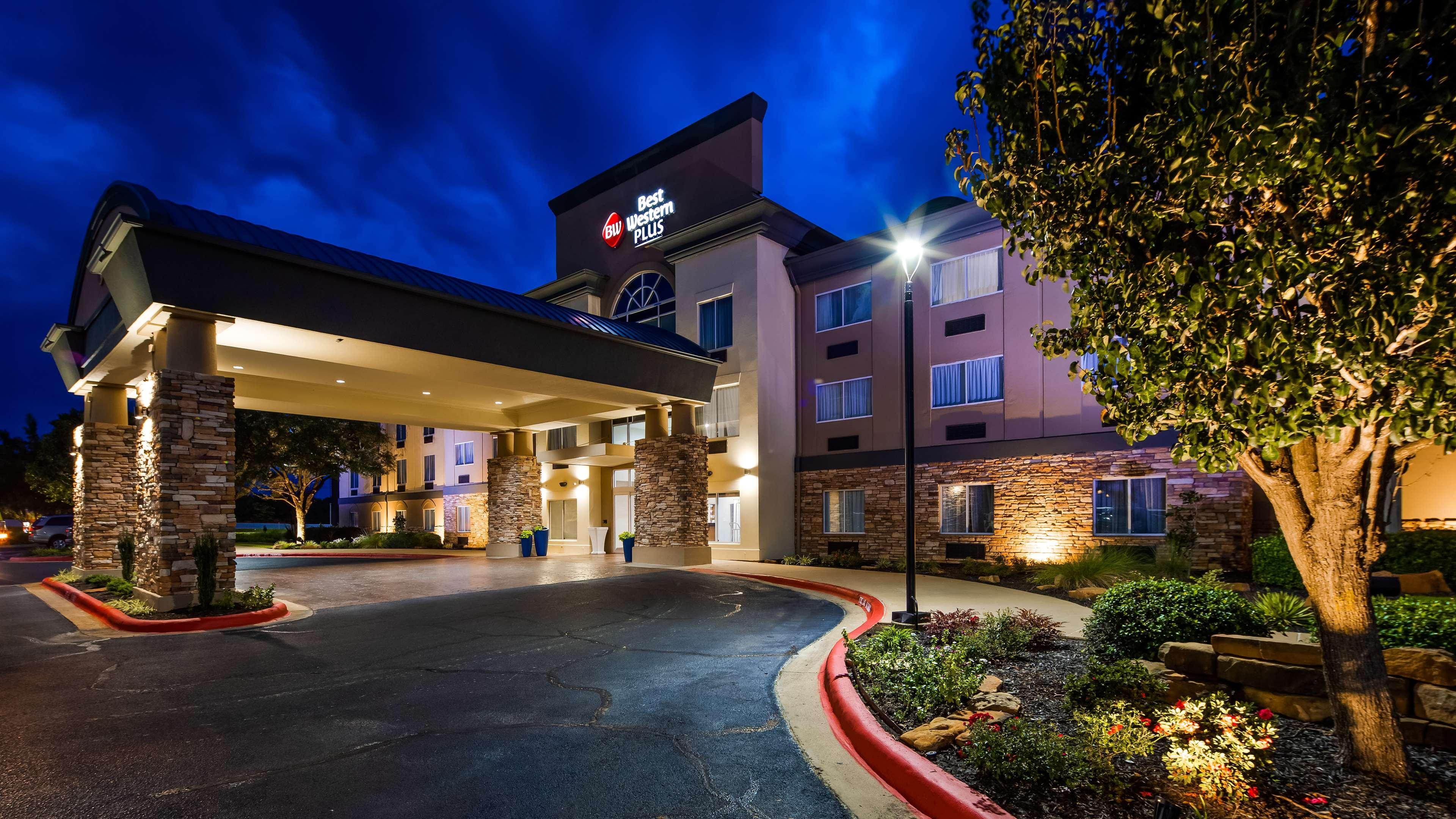 Best Western Plus Rama Inn & Suites 라그란데 외부 사진