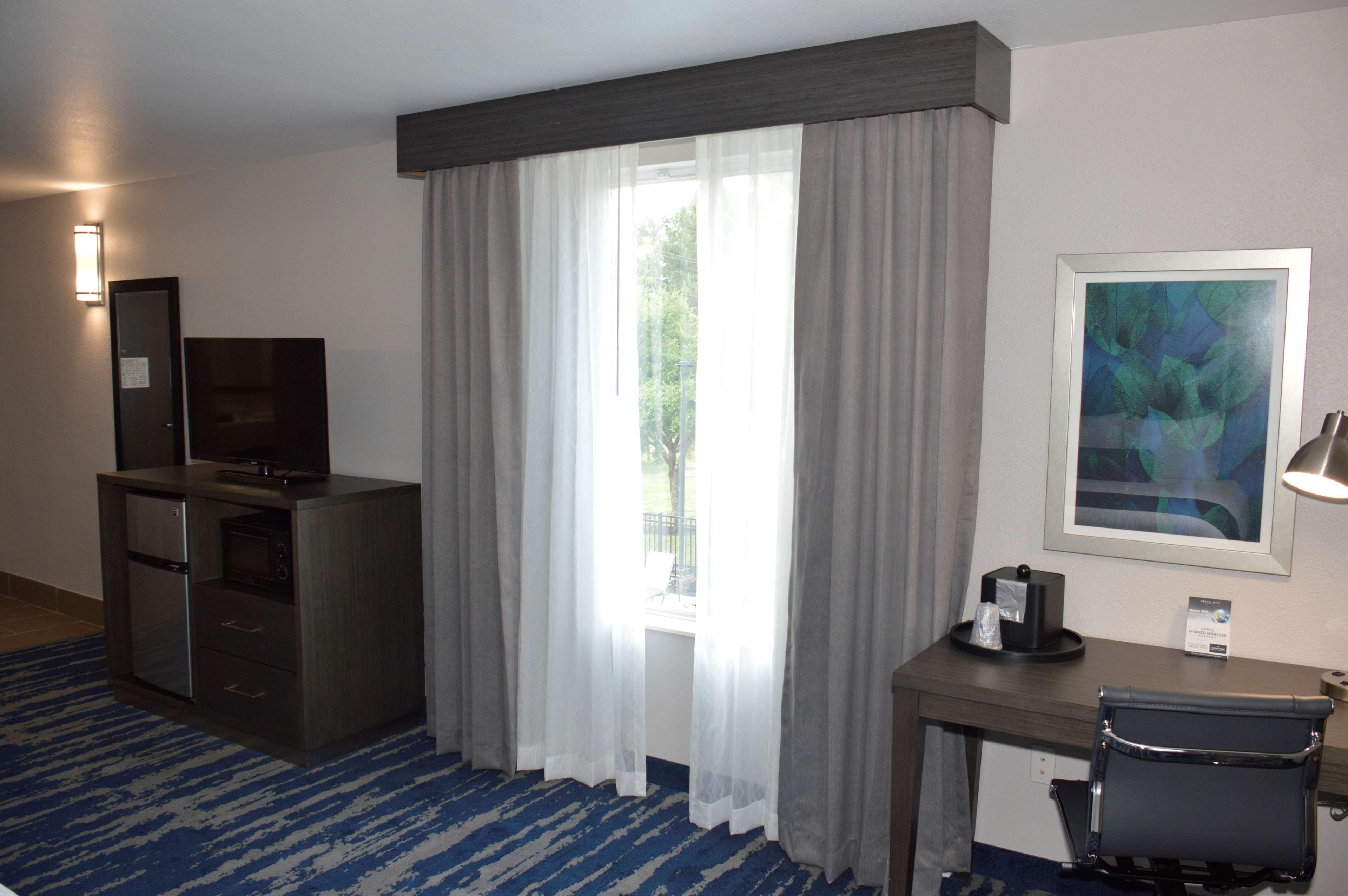 Best Western Plus Rama Inn & Suites 라그란데 외부 사진