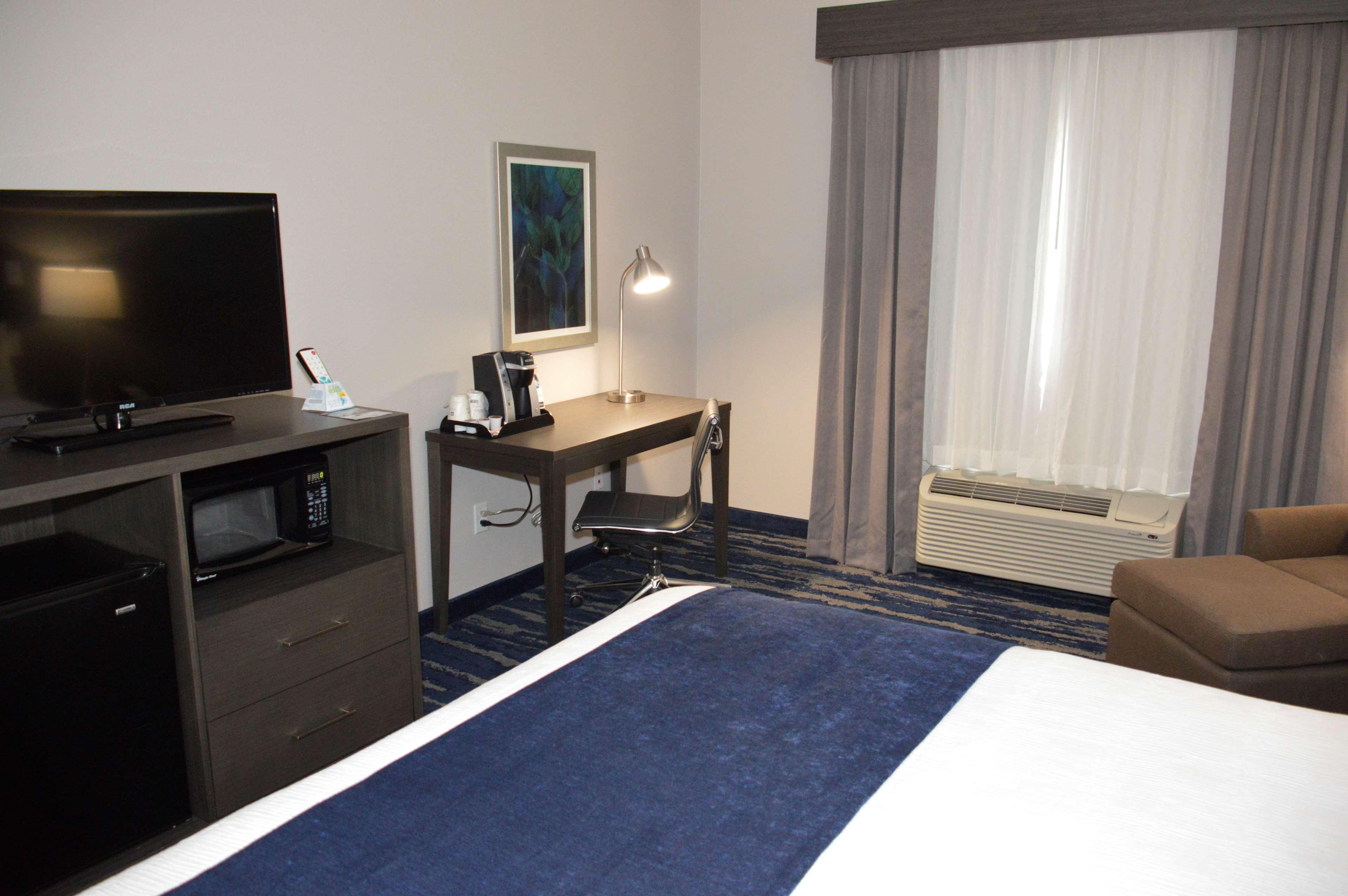 Best Western Plus Rama Inn & Suites 라그란데 외부 사진