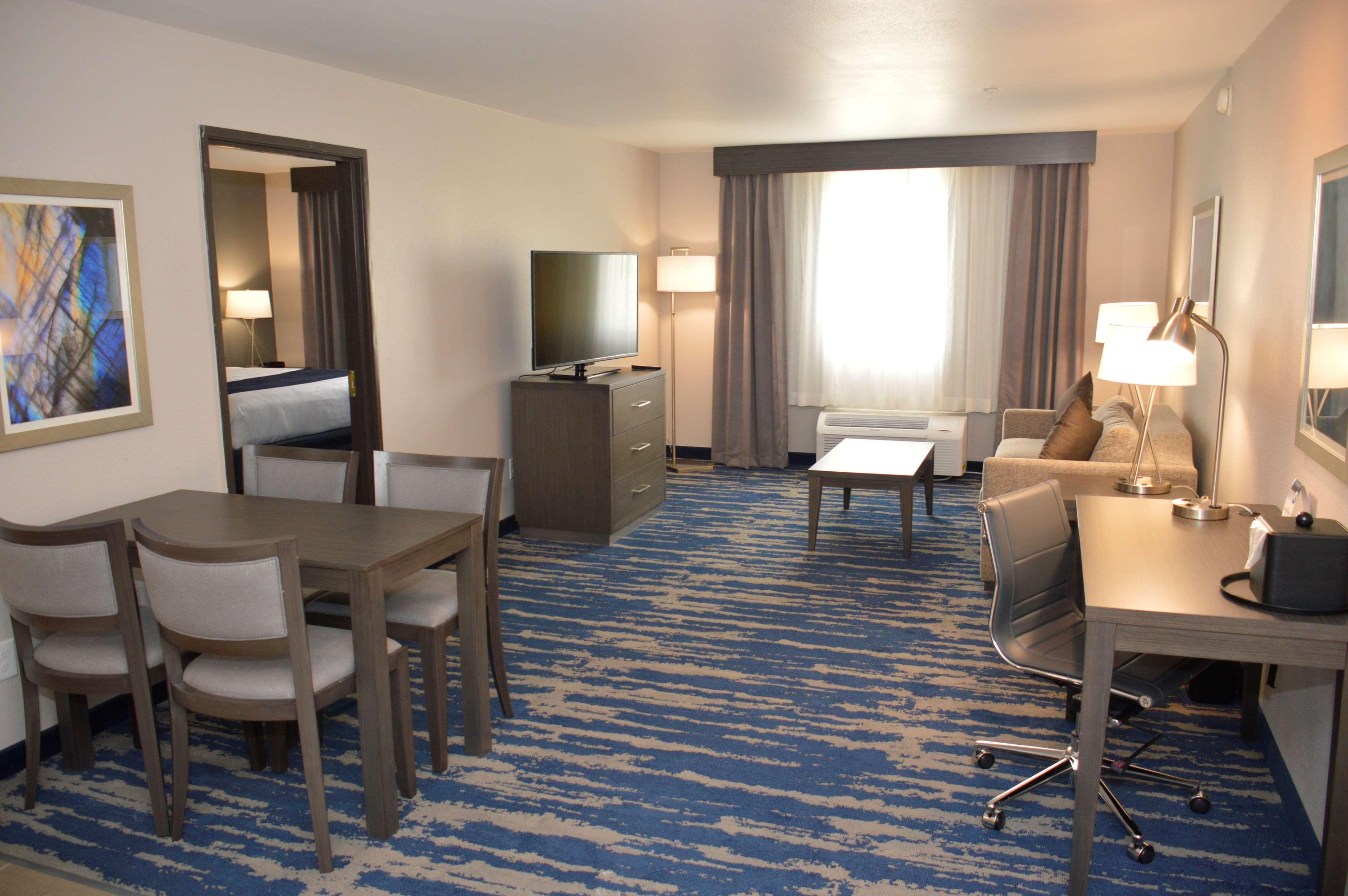 Best Western Plus Rama Inn & Suites 라그란데 외부 사진