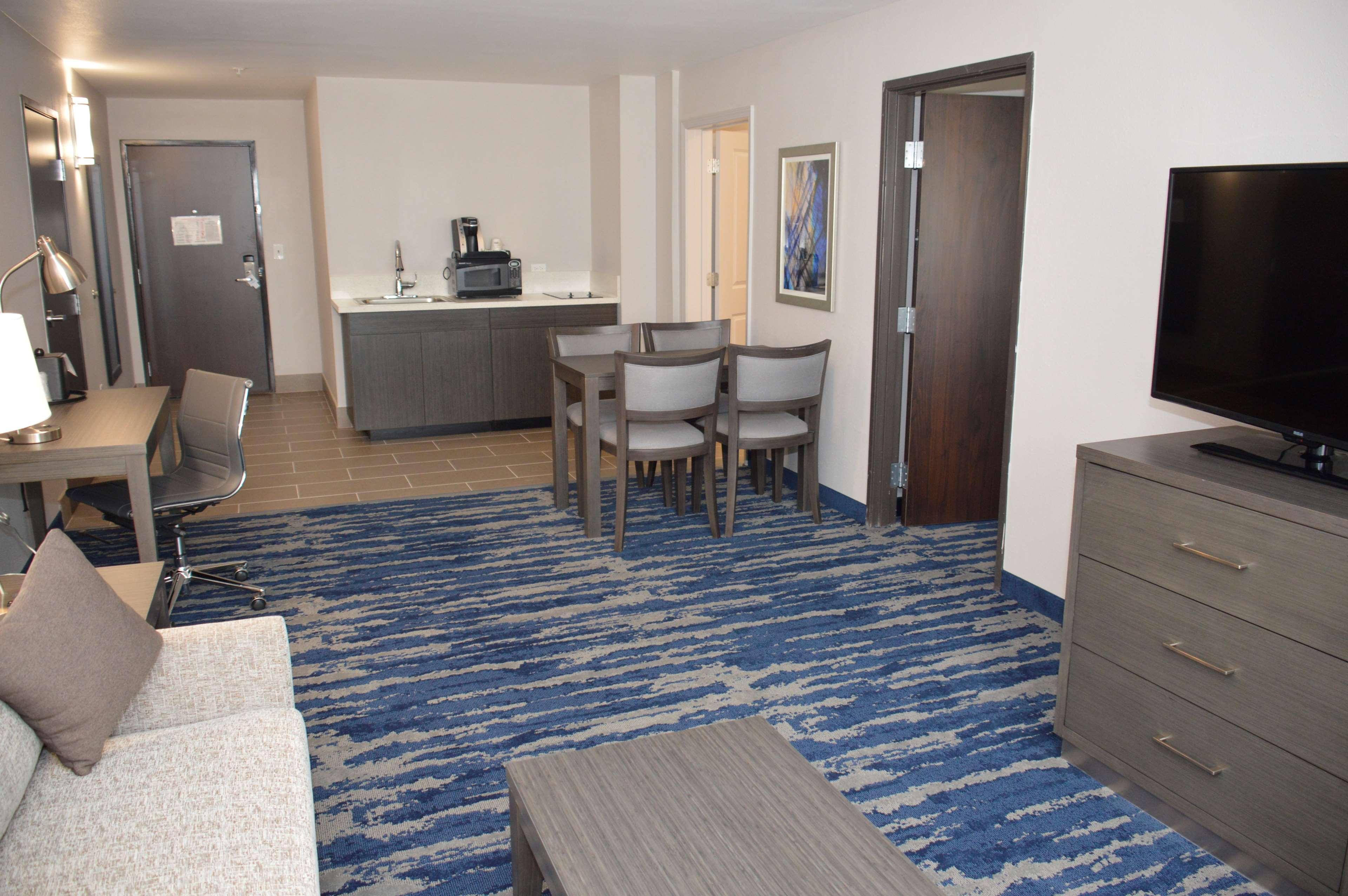 Best Western Plus Rama Inn & Suites 라그란데 외부 사진