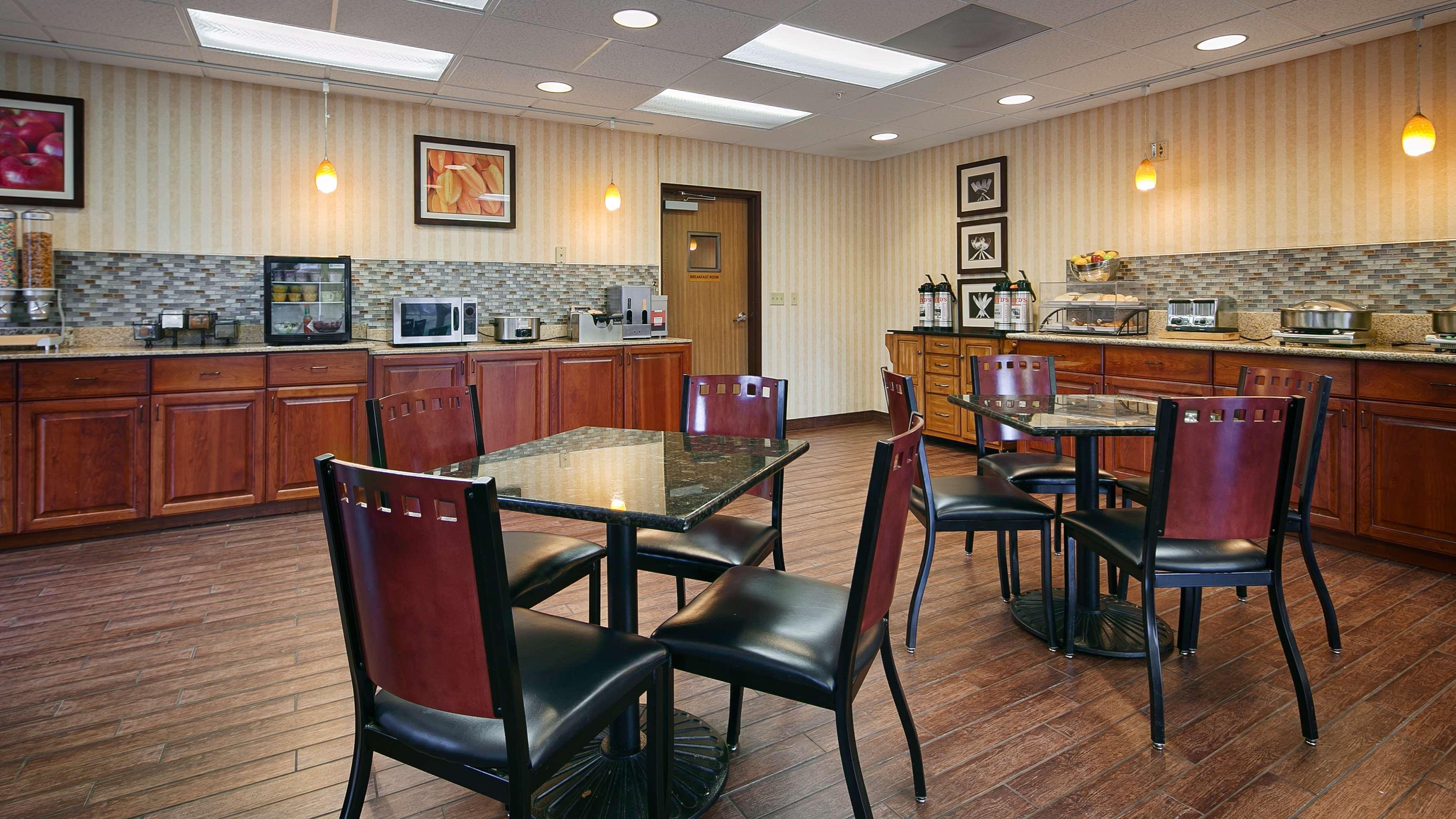 Best Western Plus Rama Inn & Suites 라그란데 외부 사진