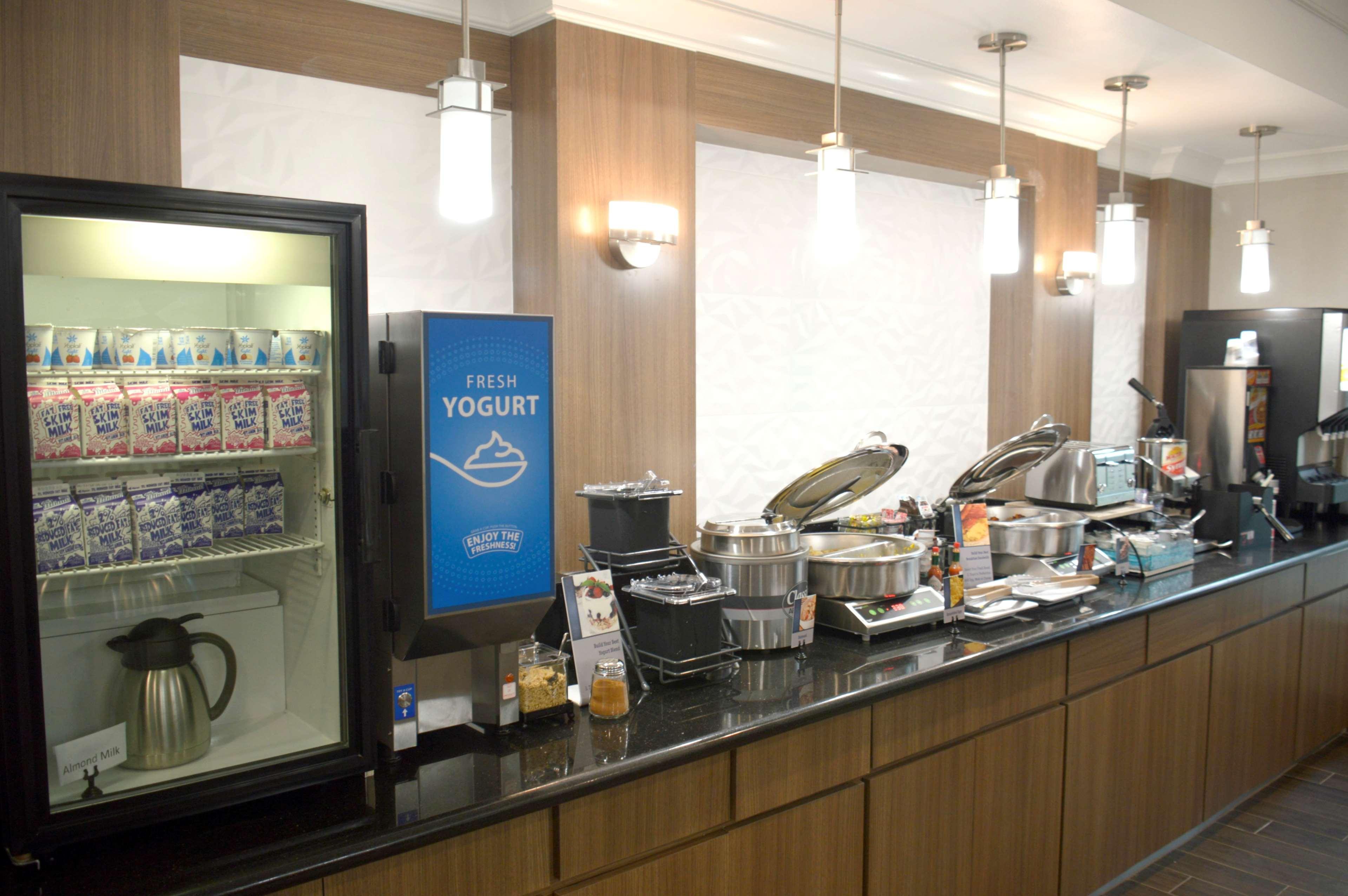 Best Western Plus Rama Inn & Suites 라그란데 외부 사진