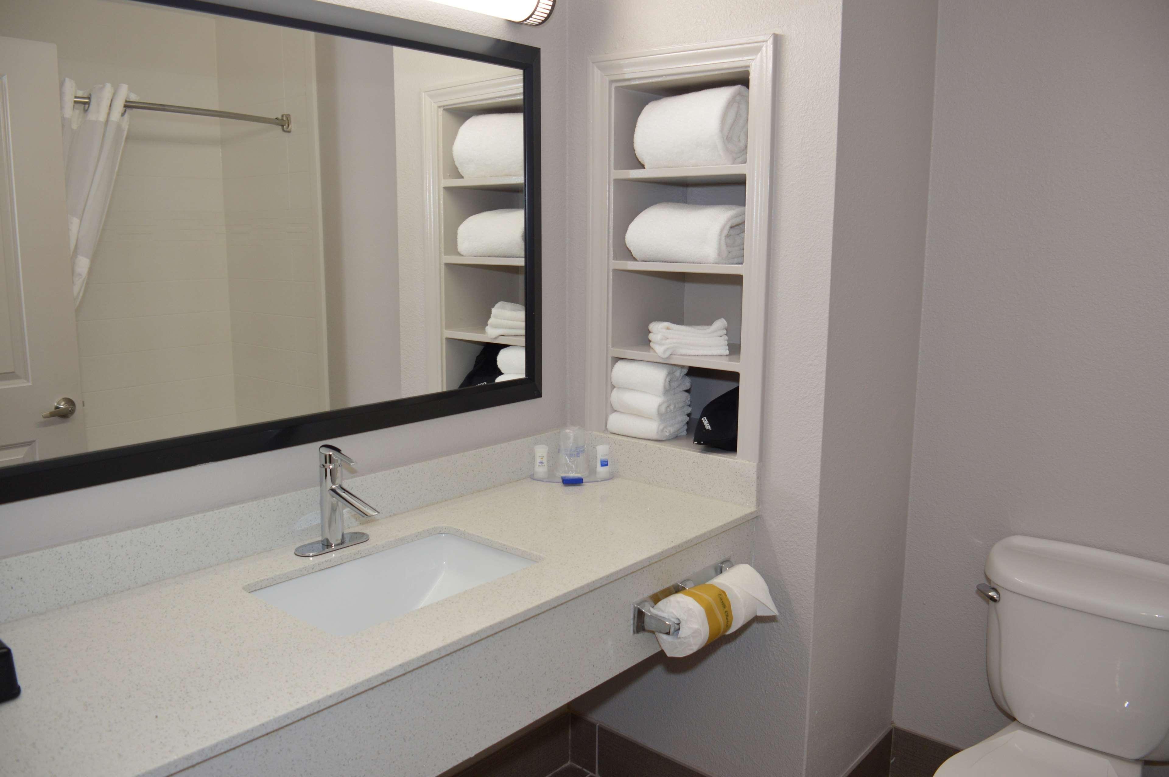 Best Western Plus Rama Inn & Suites 라그란데 외부 사진