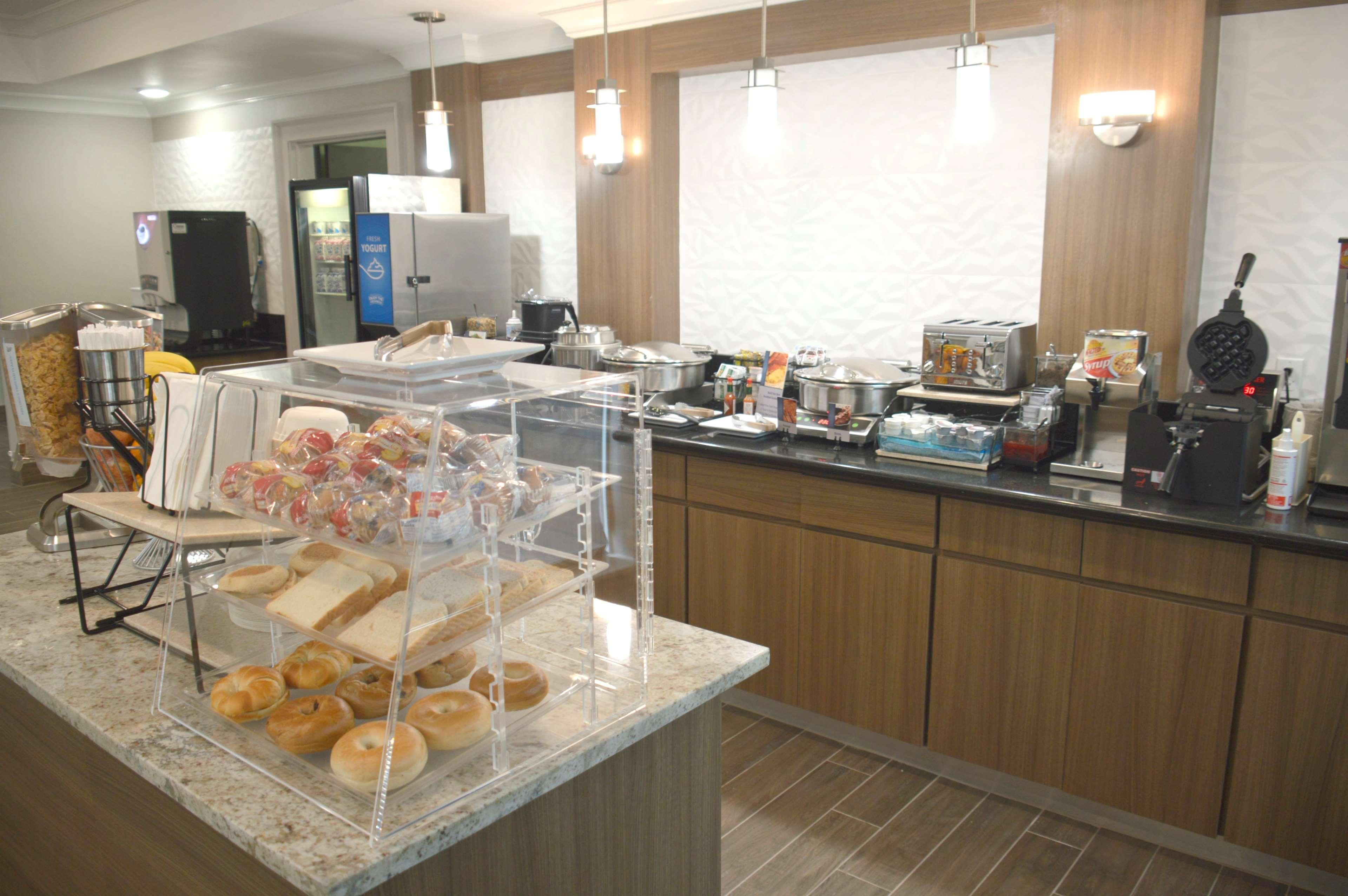 Best Western Plus Rama Inn & Suites 라그란데 외부 사진